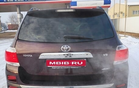 Toyota Highlander III, 2013 год, 2 300 000 рублей, 4 фотография