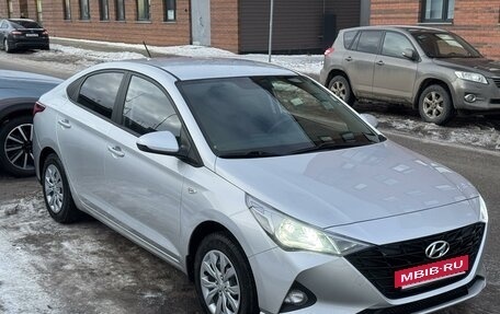 Hyundai Solaris II рестайлинг, 2021 год, 1 720 000 рублей, 4 фотография