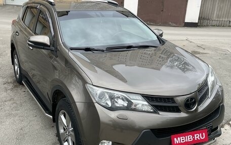 Toyota RAV4, 2015 год, 2 800 000 рублей, 2 фотография