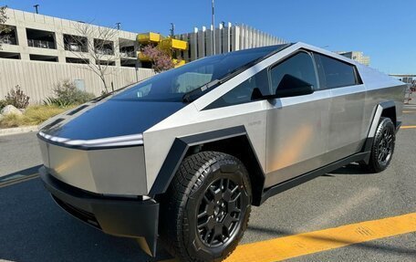 Tesla Cybertruck, 2024 год, 30 499 000 рублей, 4 фотография