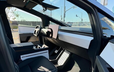 Tesla Cybertruck, 2024 год, 30 499 000 рублей, 11 фотография