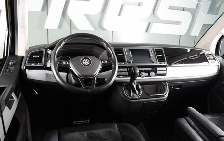 Volkswagen Multivan T6 рестайлинг, 2016 год, 4 699 000 рублей, 6 фотография