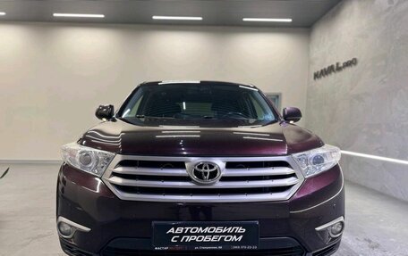 Toyota Highlander III, 2013 год, 2 511 000 рублей, 2 фотография