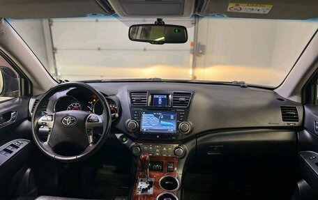 Toyota Highlander III, 2013 год, 2 511 000 рублей, 19 фотография