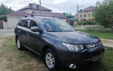 Mitsubishi Outlander III рестайлинг 3, 2014 год, 1 630 000 рублей, 3 фотография