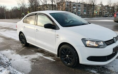 Volkswagen Polo VI (EU Market), 2013 год, 900 000 рублей, 18 фотография