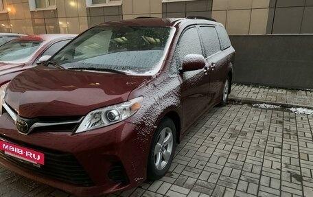 Toyota Sienna III, 2018 год, 3 100 000 рублей, 2 фотография