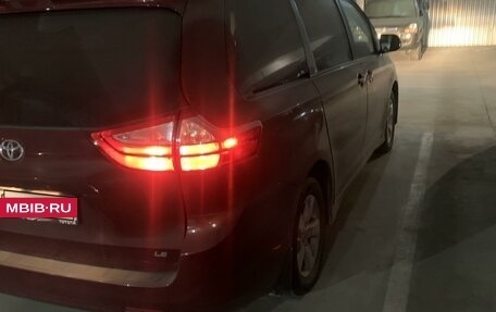 Toyota Sienna III, 2018 год, 3 100 000 рублей, 6 фотография