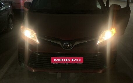 Toyota Sienna III, 2018 год, 3 100 000 рублей, 5 фотография