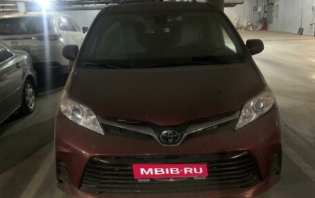 Toyota Sienna III, 2018 год, 3 100 000 рублей, 7 фотография