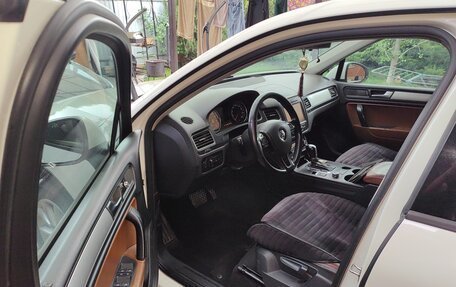 Volkswagen Touareg III, 2011 год, 1 700 000 рублей, 4 фотография