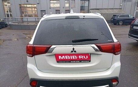 Mitsubishi Outlander III рестайлинг 3, 2018 год, 2 397 000 рублей, 4 фотография