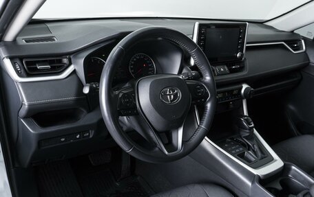 Toyota RAV4, 2020 год, 3 675 000 рублей, 13 фотография