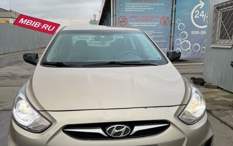 Hyundai Solaris II рестайлинг, 2011 год, 800 000 рублей, 1 фотография