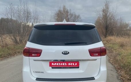 KIA Carnival III, 2019 год, 2 790 000 рублей, 11 фотография