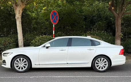 Volvo S90 II рестайлинг, 2022 год, 3 200 000 рублей, 3 фотография