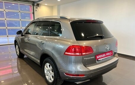 Volkswagen Touareg III, 2011 год, 1 980 000 рублей, 2 фотография