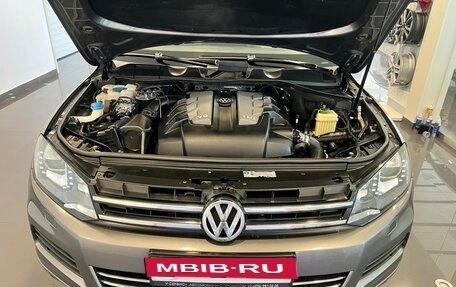 Volkswagen Touareg III, 2011 год, 1 980 000 рублей, 6 фотография