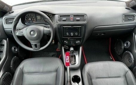 Volkswagen Jetta VI, 2011 год, 1 200 000 рублей, 11 фотография