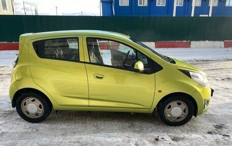 Chevrolet Spark III, 2011 год, 615 000 рублей, 2 фотография