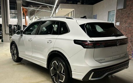 Volkswagen Tiguan II, 2024 год, 6 400 000 рублей, 5 фотография