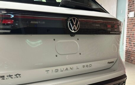 Volkswagen Tiguan II, 2024 год, 6 400 000 рублей, 11 фотография