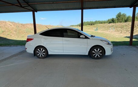 Hyundai Solaris II рестайлинг, 2013 год, 800 000 рублей, 5 фотография