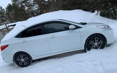 Hyundai Solaris II рестайлинг, 2013 год, 800 000 рублей, 3 фотография