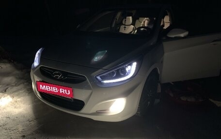 Hyundai Solaris II рестайлинг, 2013 год, 800 000 рублей, 4 фотография