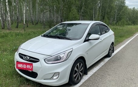 Hyundai Solaris II рестайлинг, 2013 год, 800 000 рублей, 2 фотография