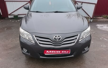 Toyota Camry, 2011 год, 1 100 000 рублей, 1 фотография