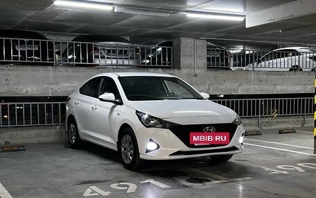 Hyundai Solaris II рестайлинг, 2021 год, 1 600 000 рублей, 2 фотография