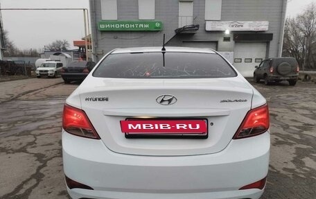 Hyundai Solaris II рестайлинг, 2015 год, 700 000 рублей, 4 фотография