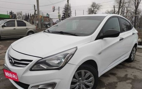 Hyundai Solaris II рестайлинг, 2015 год, 700 000 рублей, 13 фотография