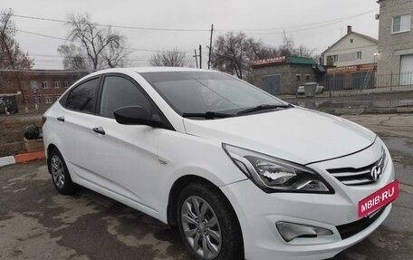 Hyundai Solaris II рестайлинг, 2015 год, 700 000 рублей, 20 фотография