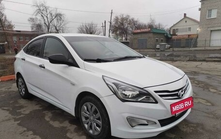 Hyundai Solaris II рестайлинг, 2015 год, 700 000 рублей, 16 фотография