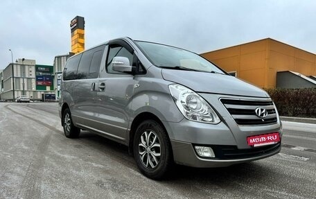 Hyundai Grand Starex Grand Starex I рестайлинг 2, 2016 год, 2 399 000 рублей, 2 фотография