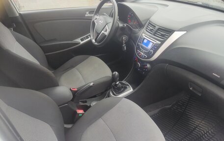 Hyundai Solaris II рестайлинг, 2013 год, 949 000 рублей, 7 фотография