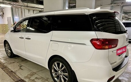 KIA Carnival III, 2018 год, 3 150 000 рублей, 2 фотография