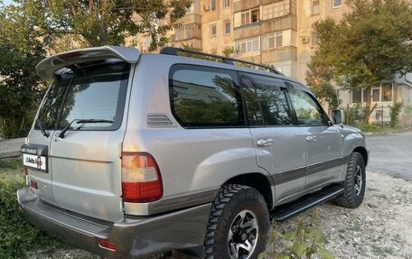 Toyota Land Cruiser 100 рестайлинг 2, 2006 год, 2 750 000 рублей, 3 фотография