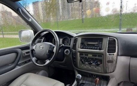 Toyota Land Cruiser 100 рестайлинг 2, 2006 год, 2 750 000 рублей, 8 фотография