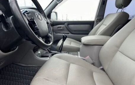 Toyota Land Cruiser 100 рестайлинг 2, 2006 год, 2 750 000 рублей, 17 фотография