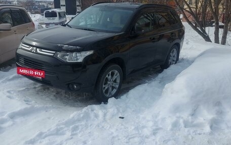 Mitsubishi Outlander III рестайлинг 3, 2012 год, 1 810 000 рублей, 8 фотография