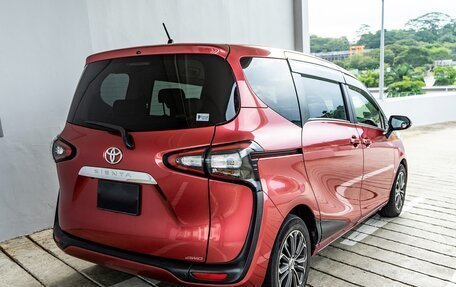 Toyota Sienta II, 2018 год, 995 000 рублей, 6 фотография