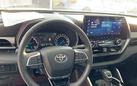 Toyota Highlander, 2022 год, 4 080 000 рублей, 14 фотография