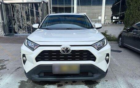 Toyota RAV4, 2020 год, 2 515 000 рублей, 2 фотография