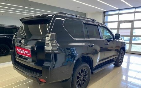 Toyota Land Cruiser Prado 150 рестайлинг 2, 2021 год, 7 200 000 рублей, 3 фотография