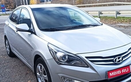 Hyundai Solaris II рестайлинг, 2015 год, 980 000 рублей, 1 фотография