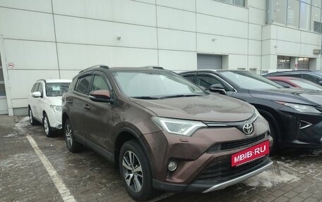 Toyota RAV4, 2017 год, 2 447 000 рублей, 2 фотография