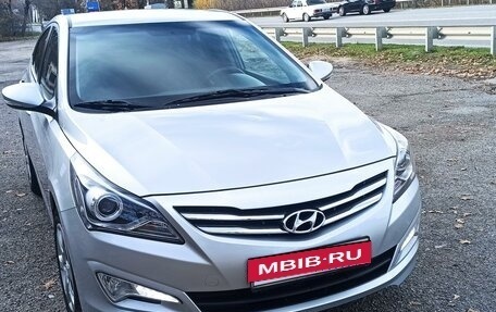 Hyundai Solaris II рестайлинг, 2015 год, 980 000 рублей, 2 фотография